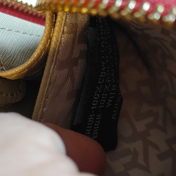 💚LARGE DKNY LEATHER WALLET - Picture 12 of 14